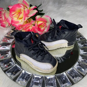 Vintage 2000 Jordan’s Black and White Size 6C